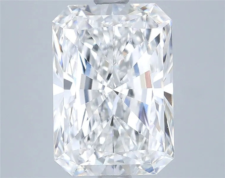 3.72ct Radiant Lab Grown Diamond (Colour E, Clarity VVS2, IGI Certified)