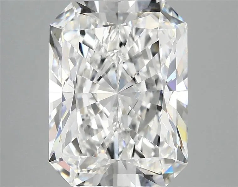 3.79ct Radiant Lab Grown Diamond (Colour E, Clarity VS1, IGI Certified)