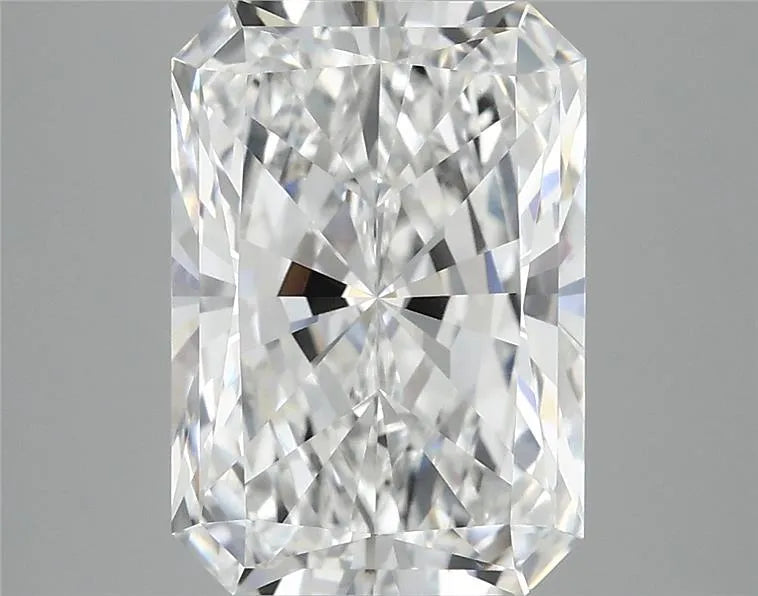 3.83ct Radiant Lab Grown Diamond (Colour E, Clarity VVS2, IGI Certified)