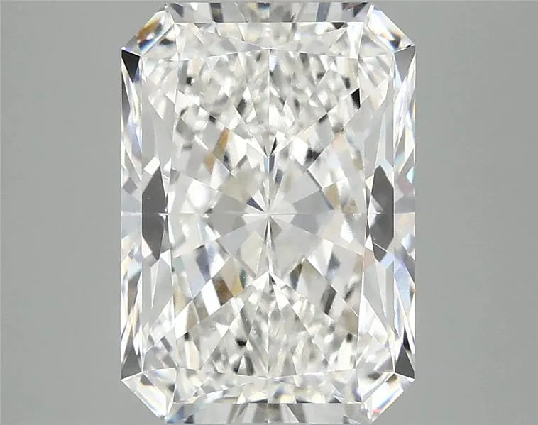 3.84ct Radiant Lab Grown Diamond (Colour E, Clarity VVS2, IGI Certified)