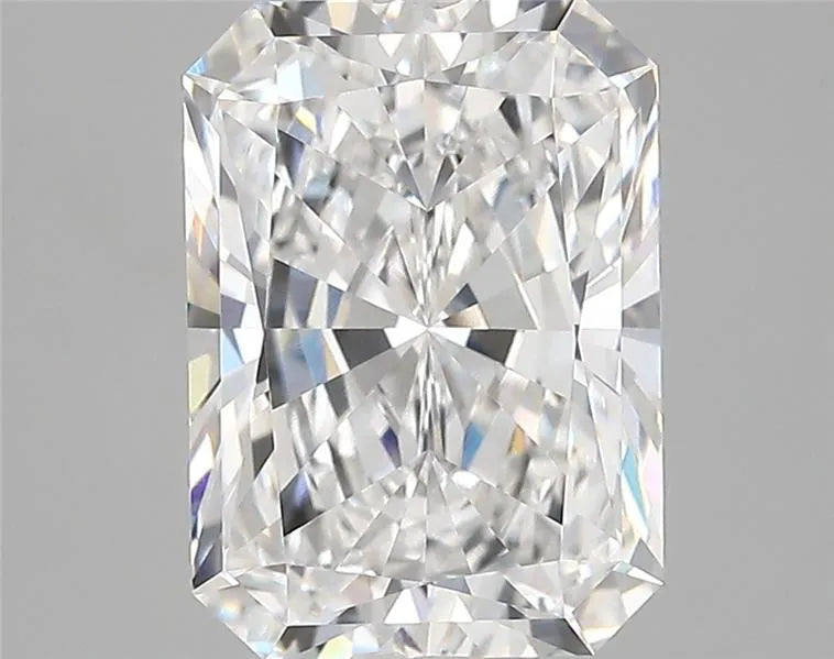 3.86ct Radiant Lab Grown Diamond (Colour E, Clarity VVS1, IGI Certified)