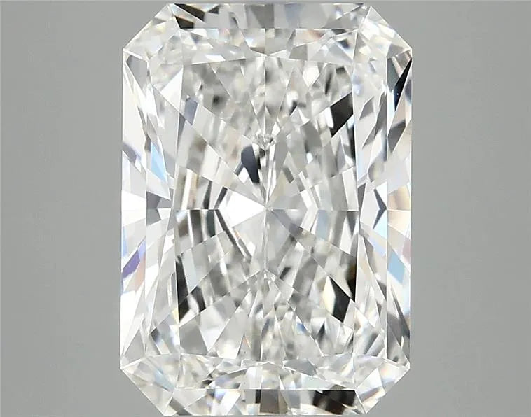 3.86ct Radiant Lab Grown Diamond (Colour E, Clarity VVS2, IGI Certified)