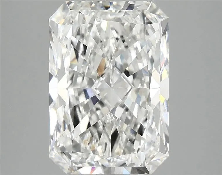 3.89ct Radiant Lab Grown Diamond (Colour F, Clarity VVS2, IGI Certified)