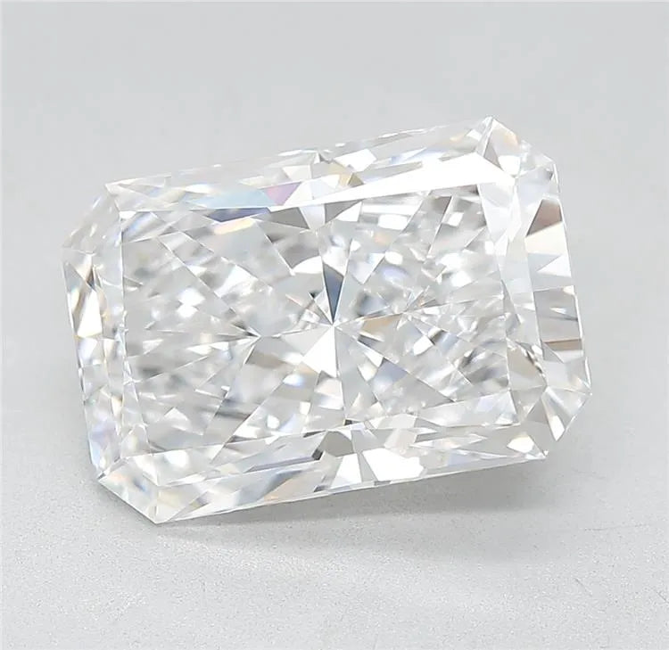 3.90ct Radiant Lab Grown Diamond (Colour D, Clarity VVS2, Cut EX, IGI Certified)