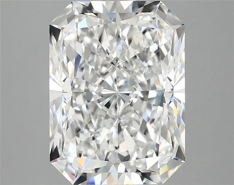 3.91ct Radiant Lab Grown Diamond (Colour D, Clarity VVS2, IGI Certified)