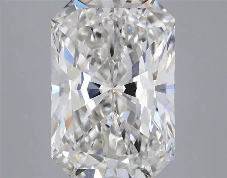 3.91ct Radiant Lab Grown Diamond (Colour G, Clarity VVS2, IGI Certified)