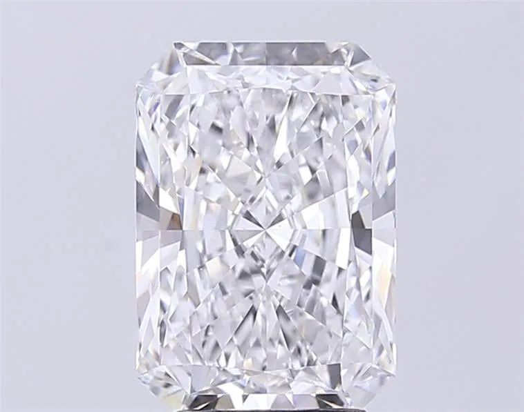 3.93ct Radiant Lab Grown Diamond (Colour D, Clarity VVS2, IGI Certified)