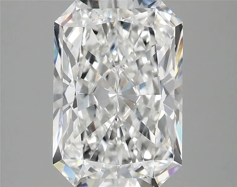 3.93ct Radiant Lab Grown Diamond (Colour D, Clarity VVS2, IGI Certified)