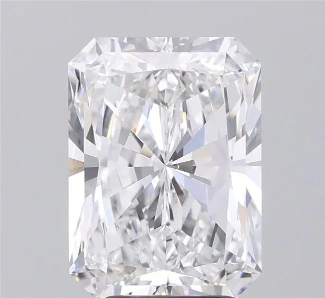 3.95ct Radiant Lab Grown Diamond (Colour E, Clarity VVS2, IGI Certified)