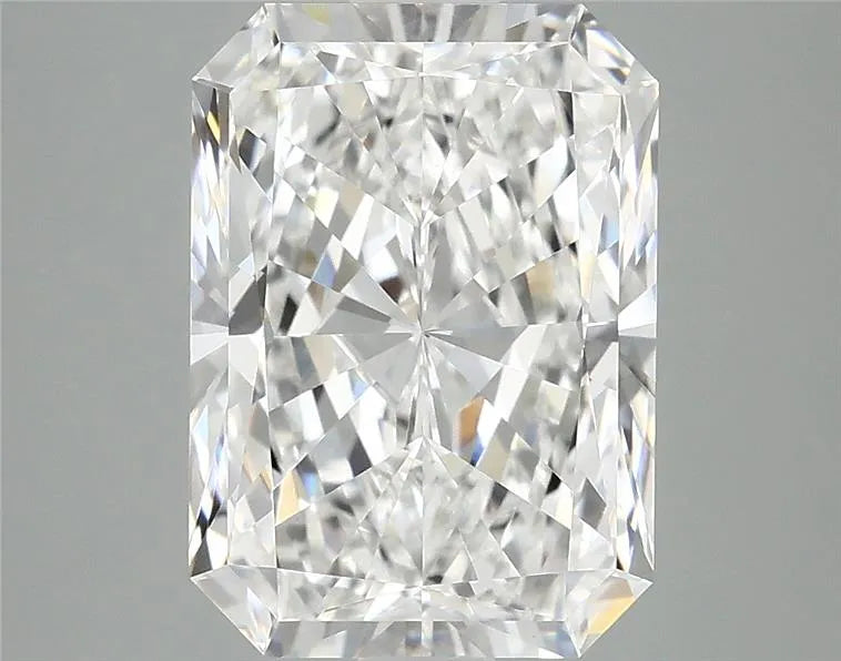 3.99ct Radiant Lab Grown Diamond (Colour D, Clarity VVS2, IGI Certified)