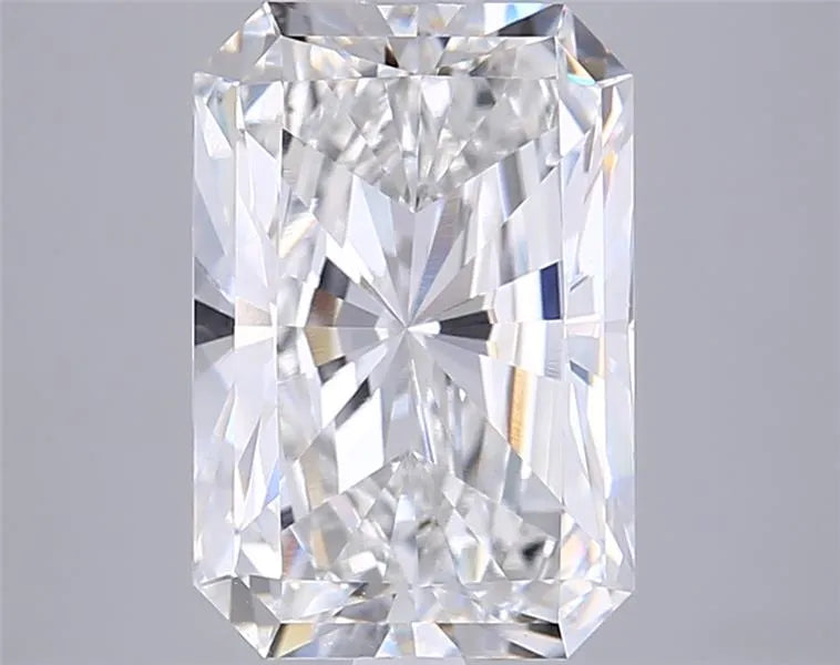 3.99ct Radiant Lab Grown Diamond (Colour E, Clarity VVS2, IGI Certified)