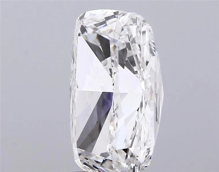 4.01ct Cushion modified Lab Grown Diamond (Colour F, Clarity VVS2, IGI Certified)