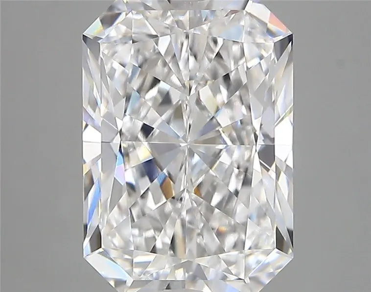 4.01ct Radiant Lab Grown Diamond (Colour E, Clarity VVS1, IGI Certified)