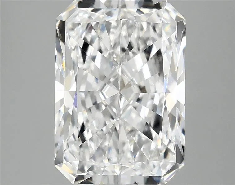 4.01ct Radiant Lab Grown Diamond (Colour E, Clarity VVS2, IGI Certified)