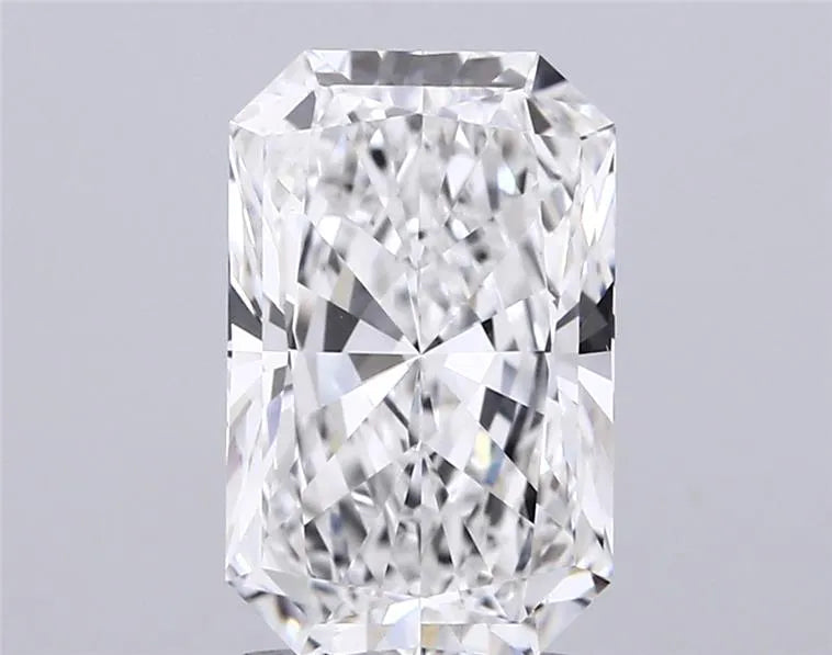 4.02ct Radiant Lab Grown Diamond (Colour E, Clarity VVS2, IGI Certified)