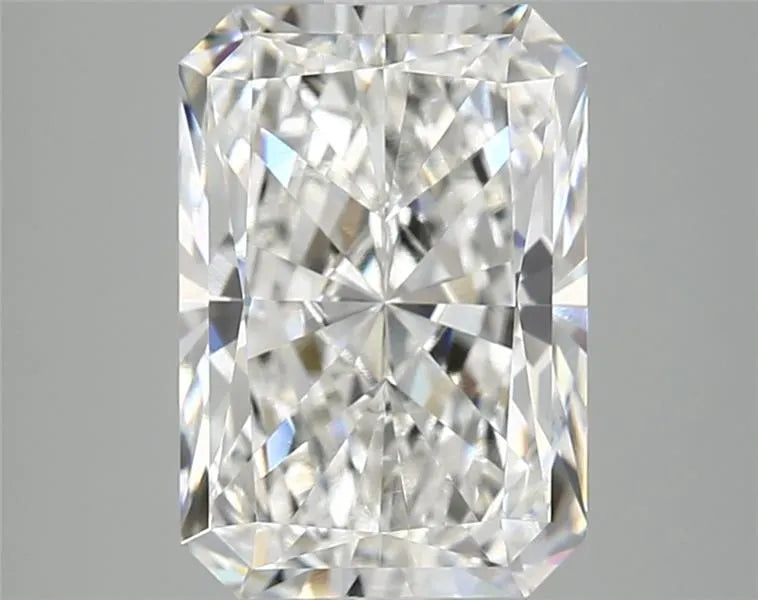 4.02ct Radiant Lab Grown Diamond (Colour F, Clarity VVS2, IGI Certified)