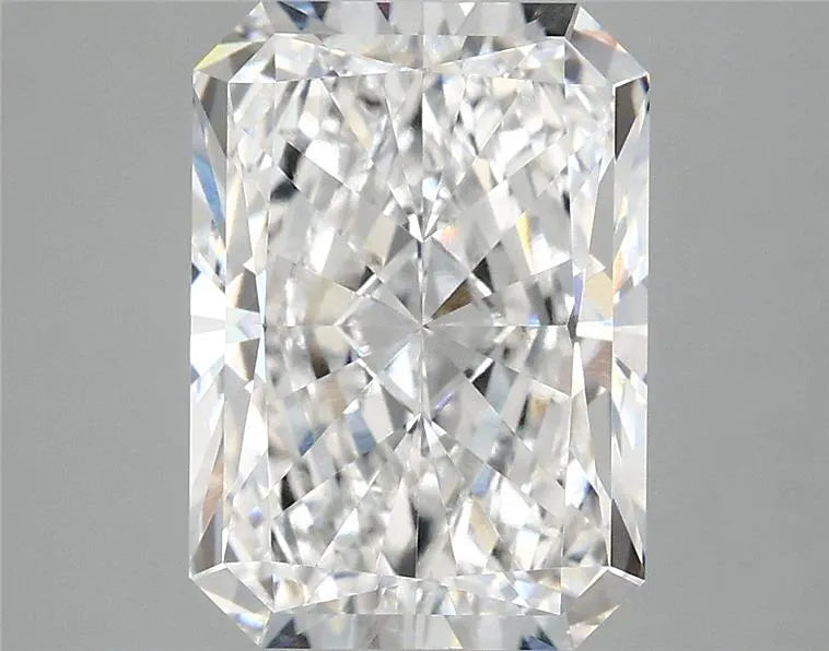 4.03ct Radiant Lab Grown Diamond (Colour D, Clarity VVS2, IGI Certified)