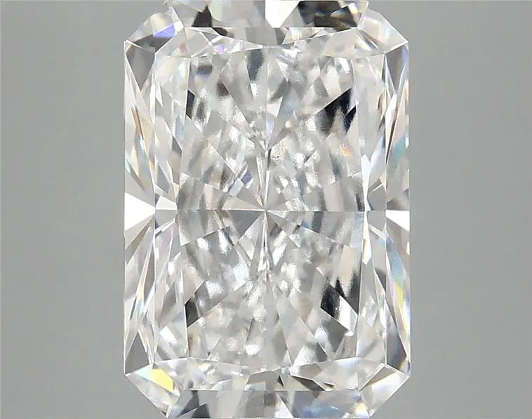 4.03ct Radiant Lab Grown Diamond (Colour E, Clarity VVS2, IGI Certified)