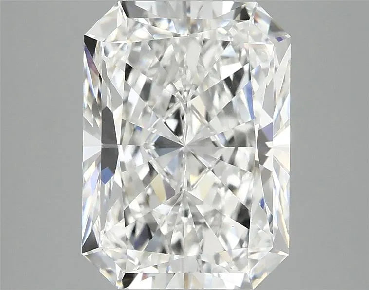 4.04ct Radiant Lab Grown Diamond (Colour E, Clarity VVS2, IGI Certified)
