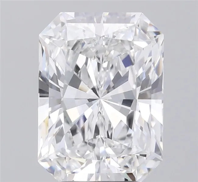 4.04ct Radiant Lab Grown Diamond (Colour E, Clarity VVS2, IGI Certified)