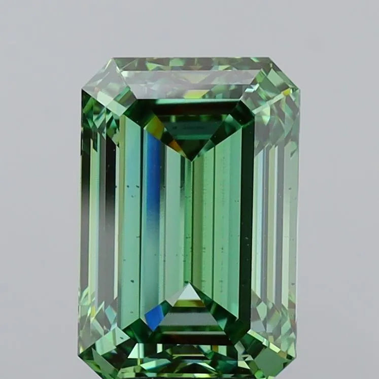 4.05ct Emerald Lab Grown Diamond (Colour Fancy Vivid Green, Clarity VS2, IGI Certified)