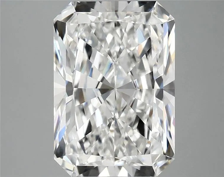 4.06ct Radiant Lab Grown Diamond (Colour E, Clarity VVS2, IGI Certified)