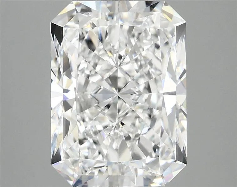 4.07ct Radiant Lab Grown Diamond (Colour E, Clarity VVS2, IGI Certified)