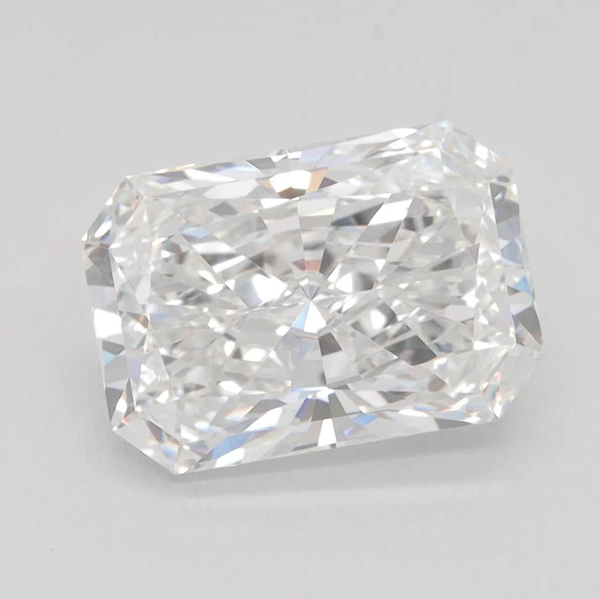 4.07ct Radiant Lab Grown Diamond (Colour F, Clarity VVS2, IGI Certified)