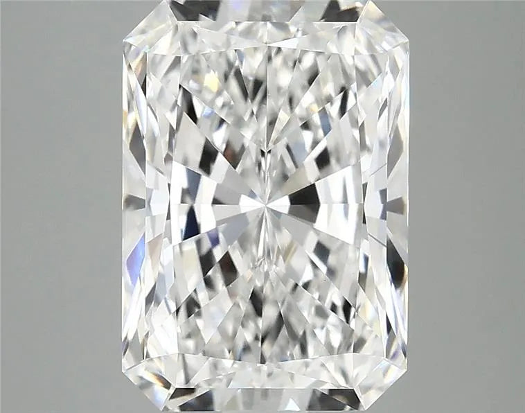 4.08ct Radiant Lab Grown Diamond (Colour D, Clarity VVS2, IGI Certified)