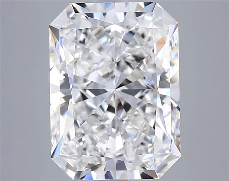4.08ct Radiant Lab Grown Diamond (Colour E, Clarity VVS2, IGI Certified)