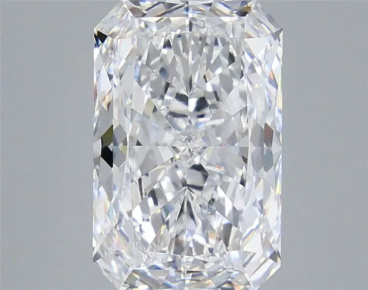 4.08ct Radiant Lab Grown Diamond (Colour E, Clarity VVS2, IGI Certified)