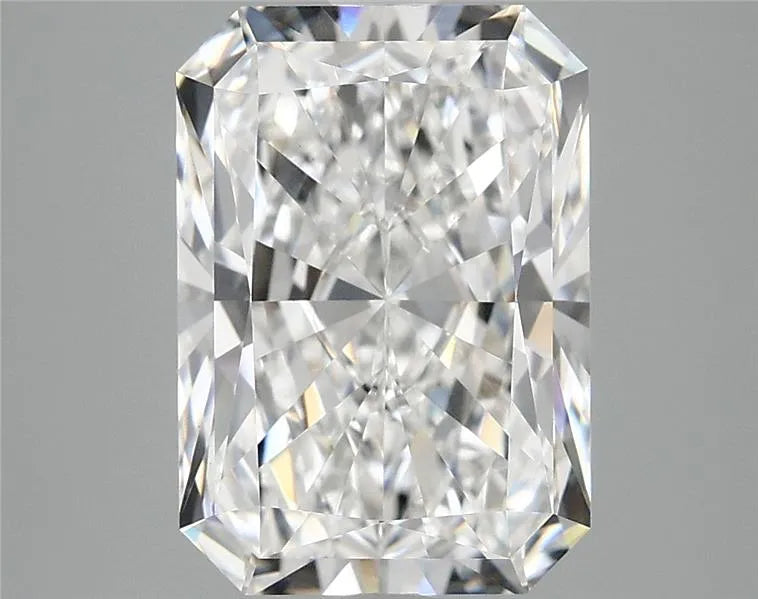 4.08ct Radiant Lab Grown Diamond (Colour E, Clarity VVS2, IGI Certified)