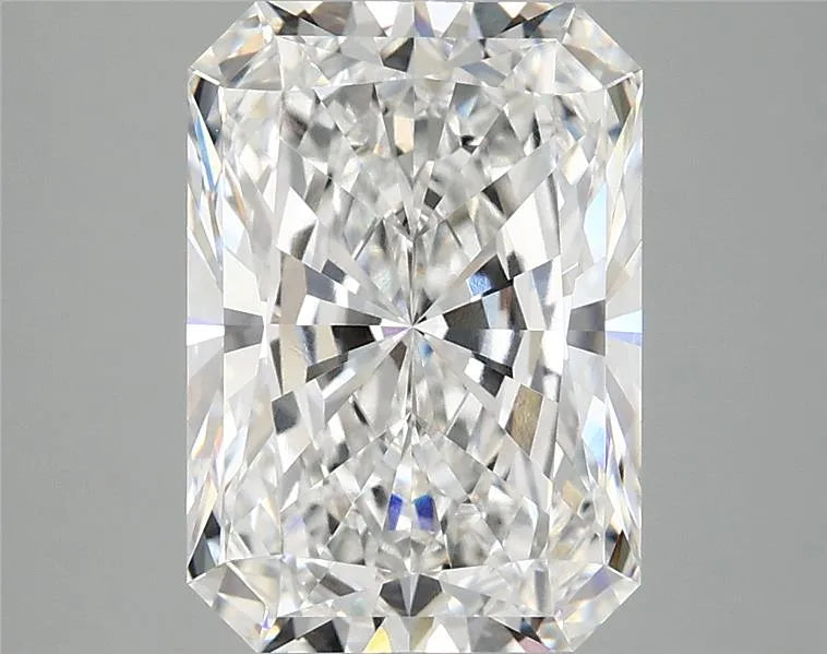 4.09ct Radiant Lab Grown Diamond (Colour E, Clarity VVS2, IGI Certified)