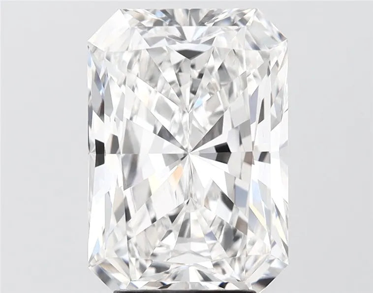 4.11ct Radiant Lab Grown Diamond (Colour F, Clarity VVS2, IGI Certified)