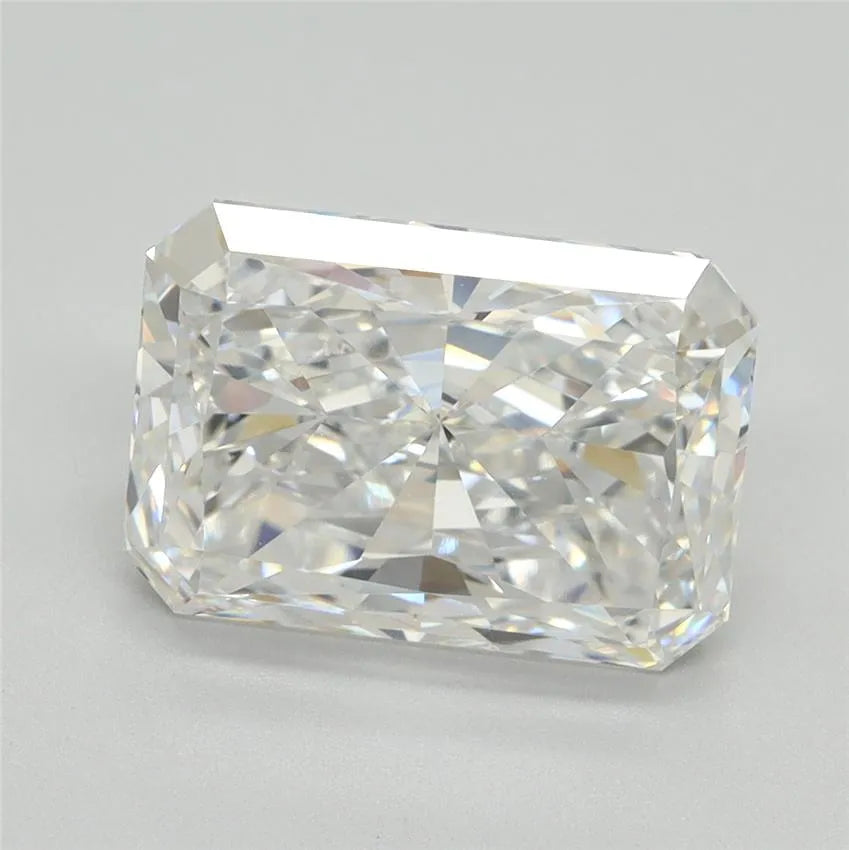 4.15ct Radiant Lab Grown Diamond (Colour E, Clarity VVS2, IGI Certified)