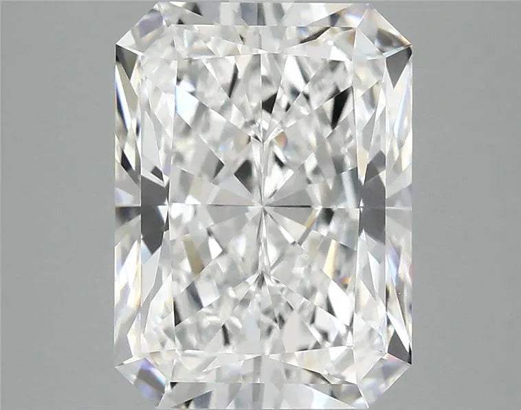 4.17ct Radiant Lab Grown Diamond (Colour E, Clarity VVS1, IGI Certified)