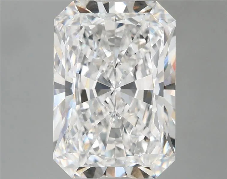 4.23ct Radiant Lab Grown Diamond (Colour E, Clarity VVS2, IGI Certified)