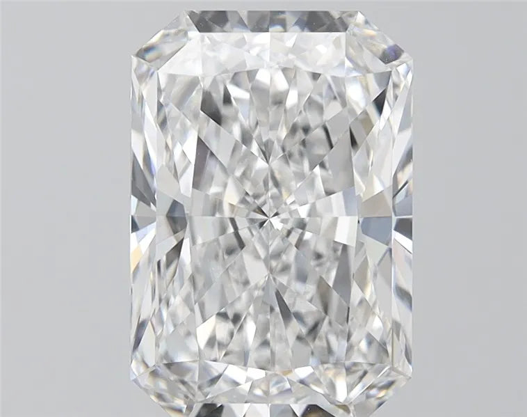 4.27ct Radiant Lab Grown Diamond (Colour E, Clarity VVS2, IGI Certified)