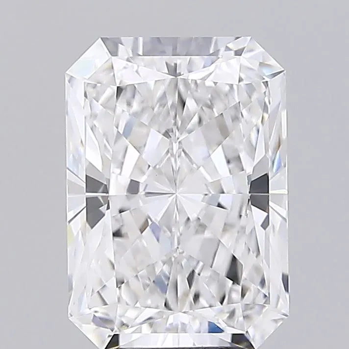 4.34ct Radiant Lab Grown Diamond (Colour E, Clarity VVS2, IGI Certified)