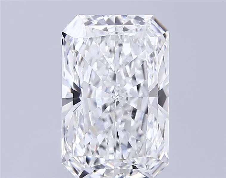 4.51ct Radiant Lab Grown Diamond (Colour E, Clarity VVS2, IGI Certified)
