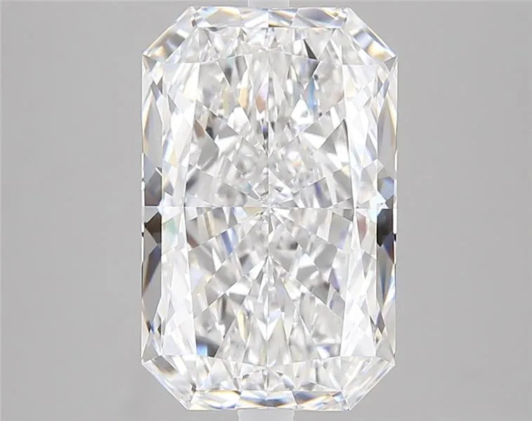4.52ct Radiant Lab Grown Diamond (Colour D, Clarity VVS2, IGI Certified)