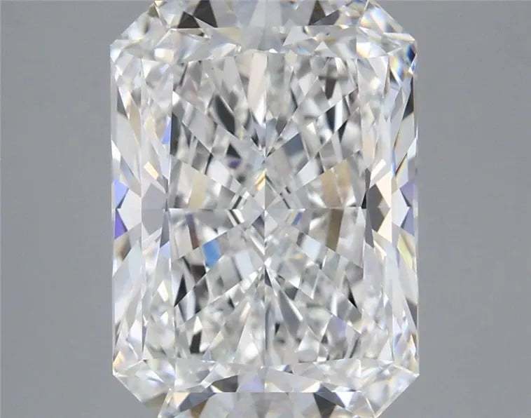 4.53ct Radiant Lab Grown Diamond (Colour E, Clarity VVS2, IGI Certified)