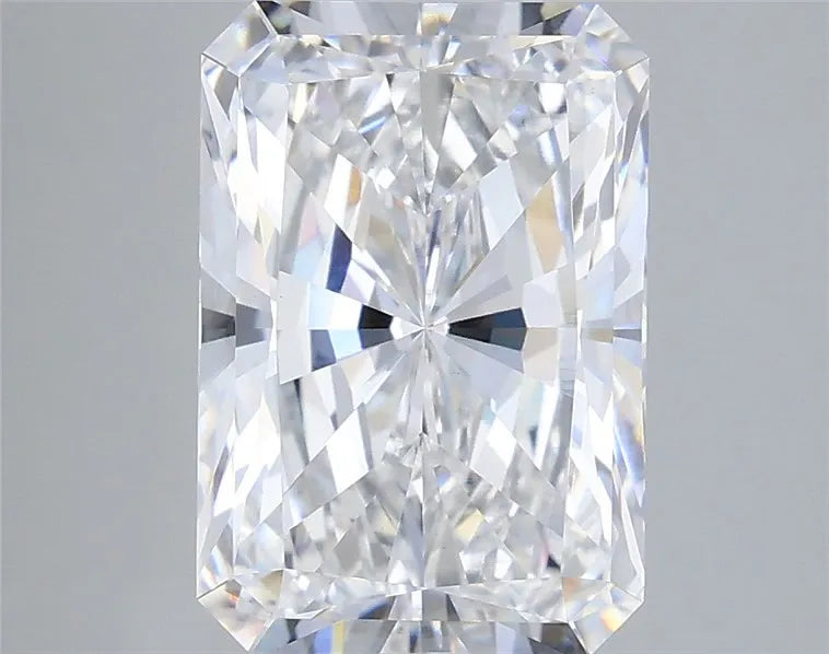 4.53ct Radiant Lab Grown Diamond (Colour E, Clarity VVS2, IGI Certified)