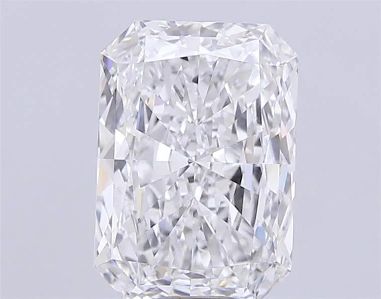 4.54ct Radiant Lab Grown Diamond (Colour E, Clarity VVS2, IGI Certified)