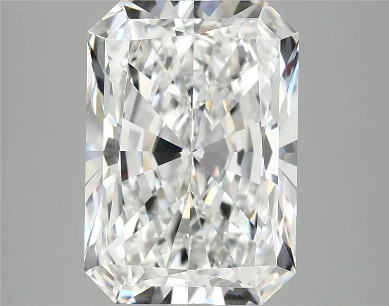 4.57ct Radiant Lab Grown Diamond (Colour E, Clarity VVS2, IGI Certified)