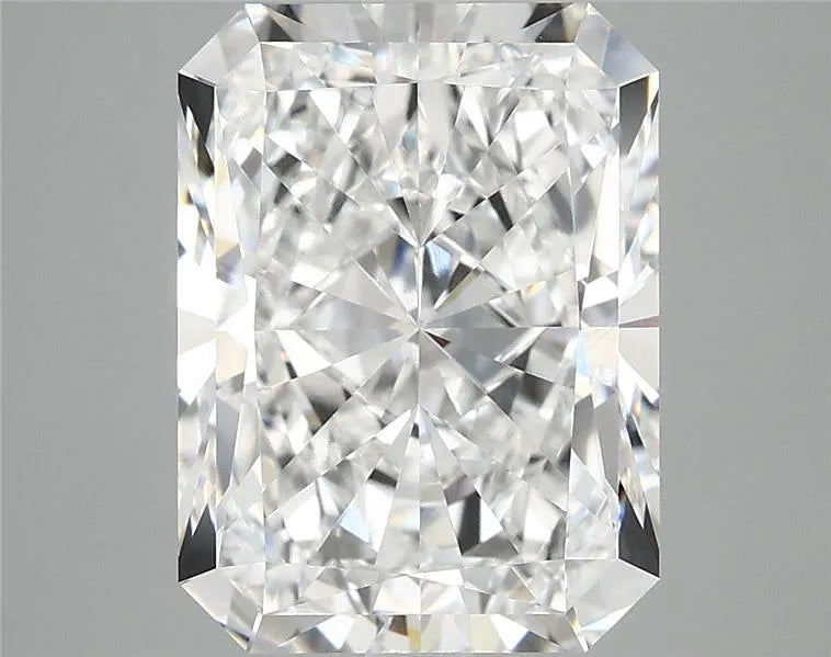 5.02ct Radiant Lab Grown Diamond (Colour E, Clarity VVS2, IGI Certified)