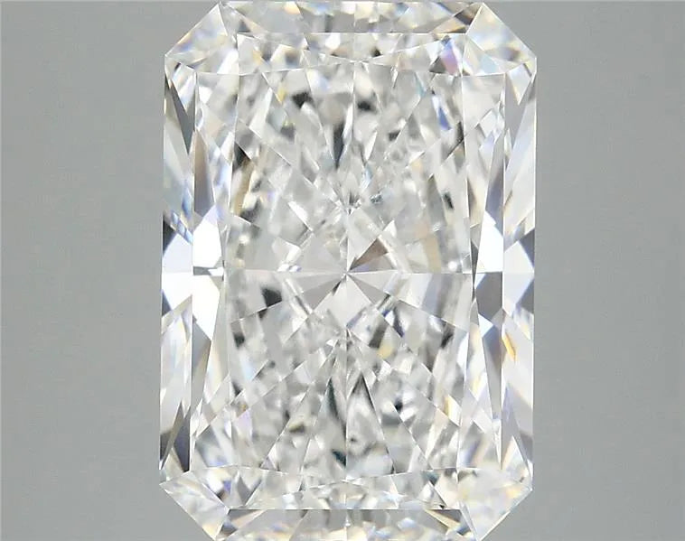 5.03ct Radiant Lab Grown Diamond (Colour E, Clarity VVS2, IGI Certified)