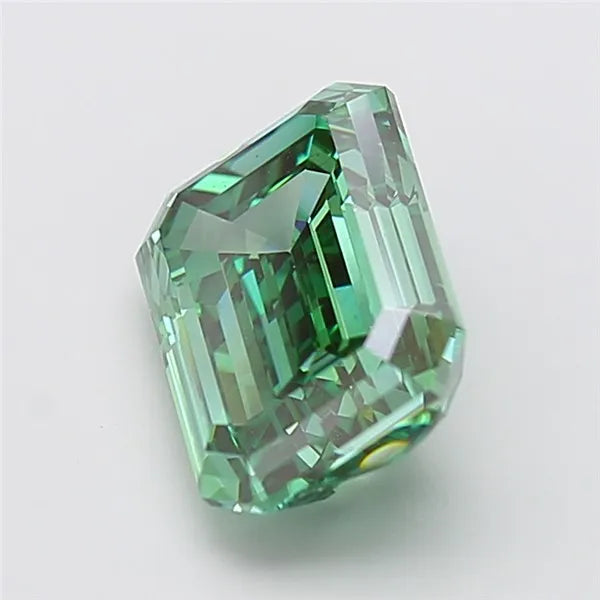 5.05ct Emerald Lab Grown Diamond (Colour Fancy Vivid Green, Clarity VS1, IGI Certified)