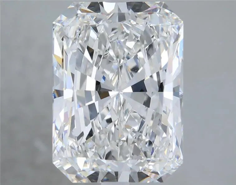 5.05ct Radiant Lab Grown Diamond (Colour E, Clarity VVS2, IGI Certified)