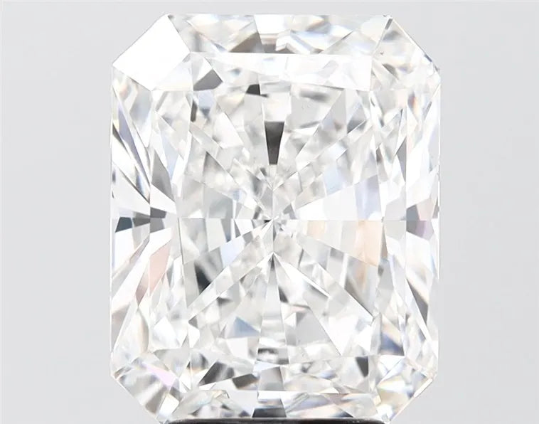 5.05ct Radiant Lab Grown Diamond (Colour E, Clarity VVS2, IGI Certified)